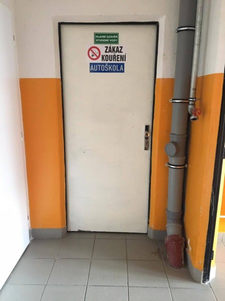 Dvee do autokoly
